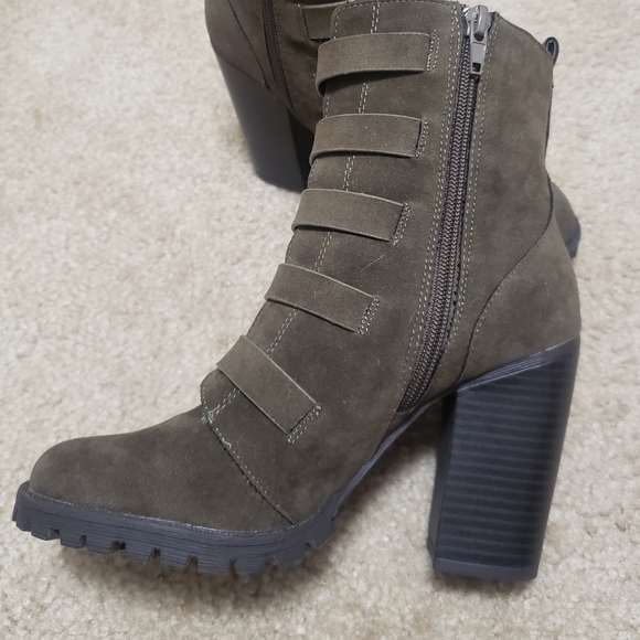 NWT Shoe Dazzle olive green casey boots - Picture 7 of 10